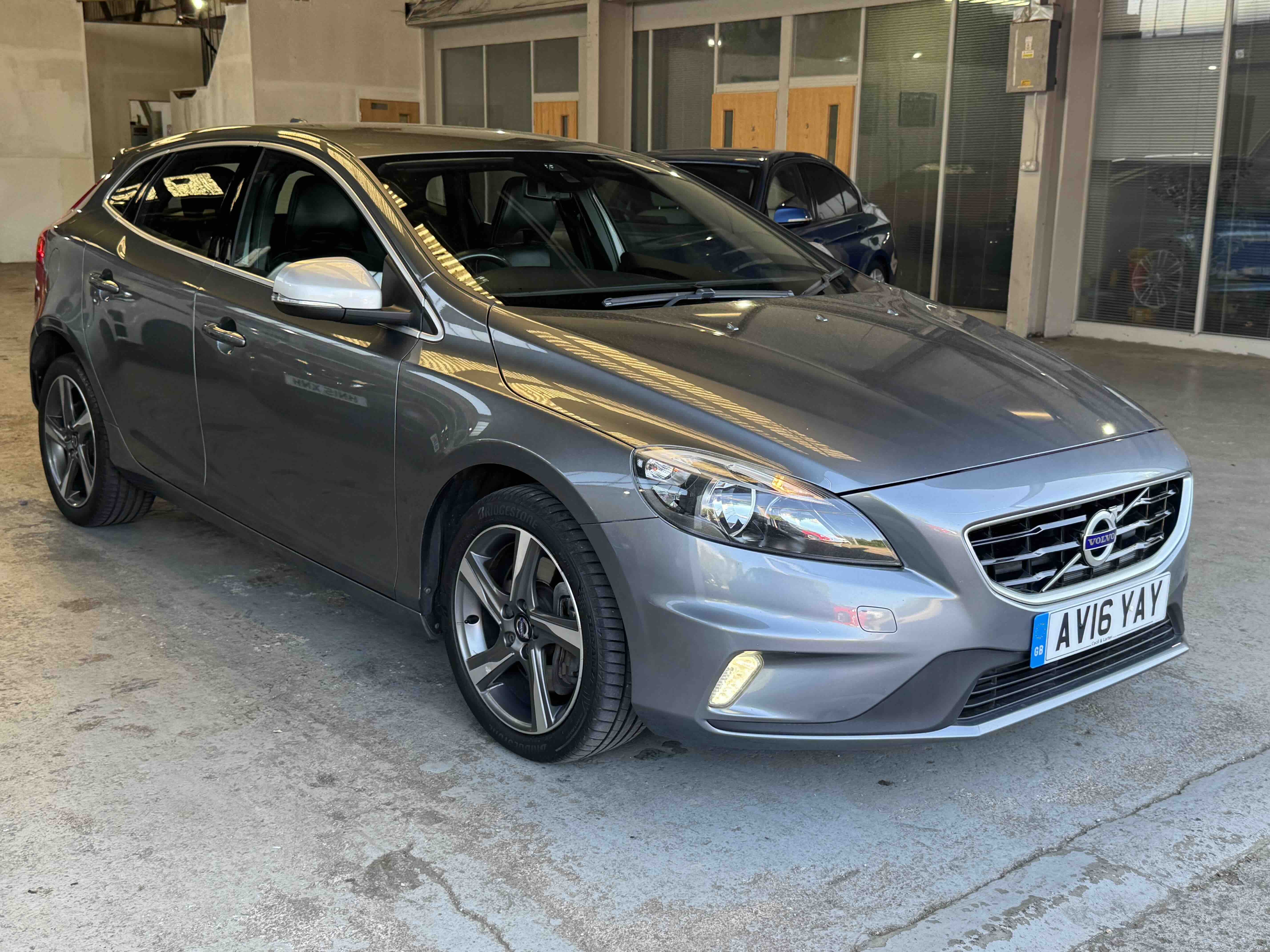 Volvo V40