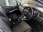 Suzuki SX4 S-CROSS thumbnail